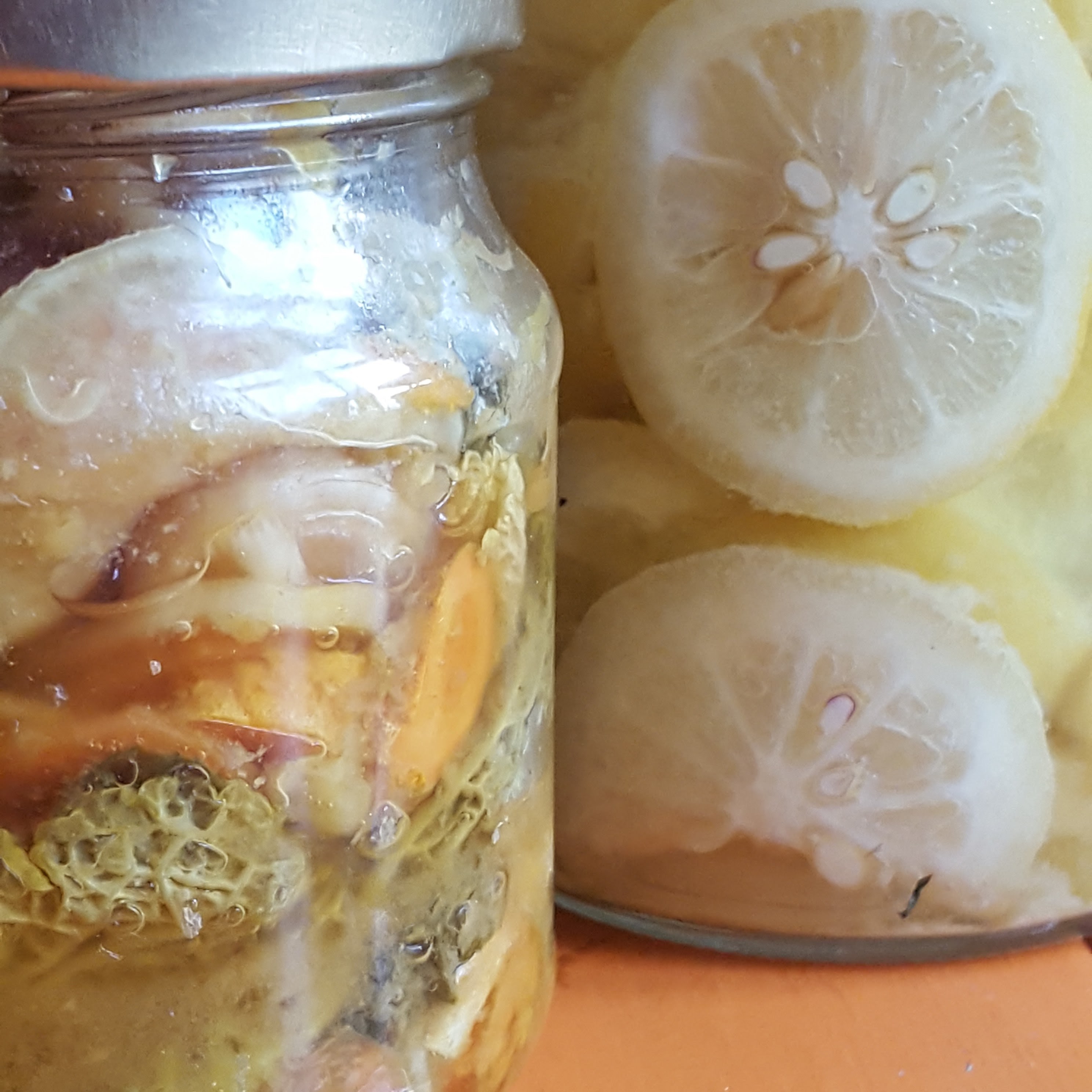 Fermentering av citron och grönsaker i glasbruk